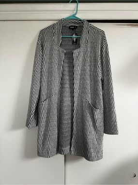 Express women's open-front black-and-white chevron knit cardigan sweater
